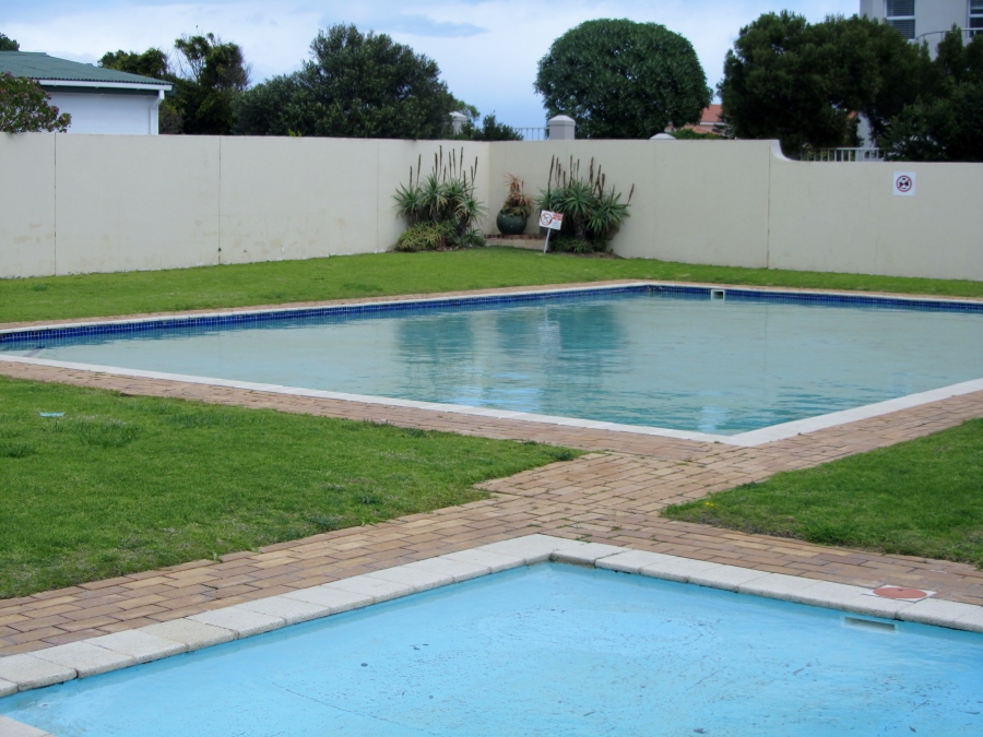 2 Bedroom Property for Sale in Meerenbosch Western Cape